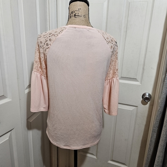 Adrianna Papell Pale Pink Lace Shoulder Blouse Size S - Picture 4 of 11